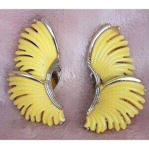Rare Vintage Lisner MCM Yellow Thermoplastic Fluted Clip On Wing 2" Earrings